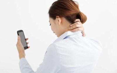 Can Your Neck Pain Actually be Caused by Your Smartphone? You Bet!